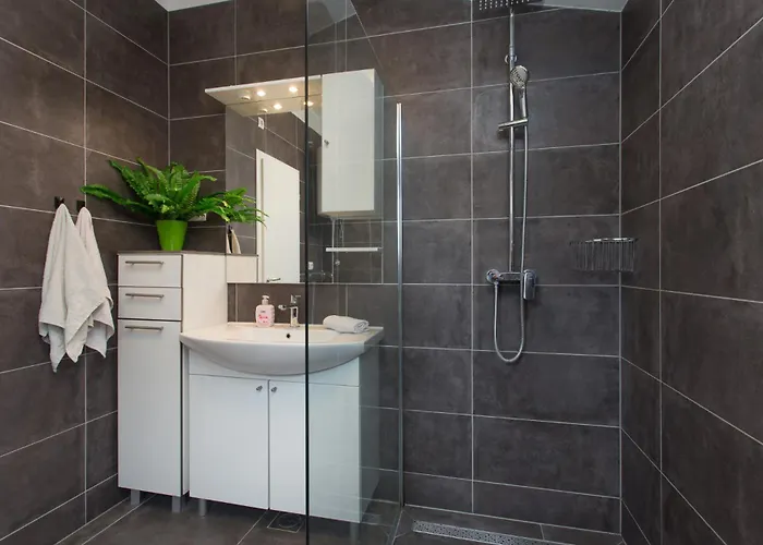 Tomic *